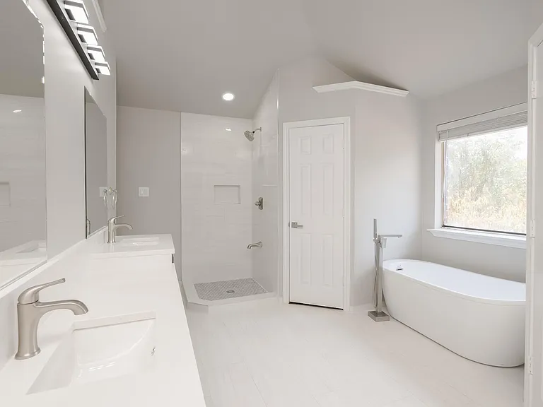 532 Lake Forest Dr — Photo 1