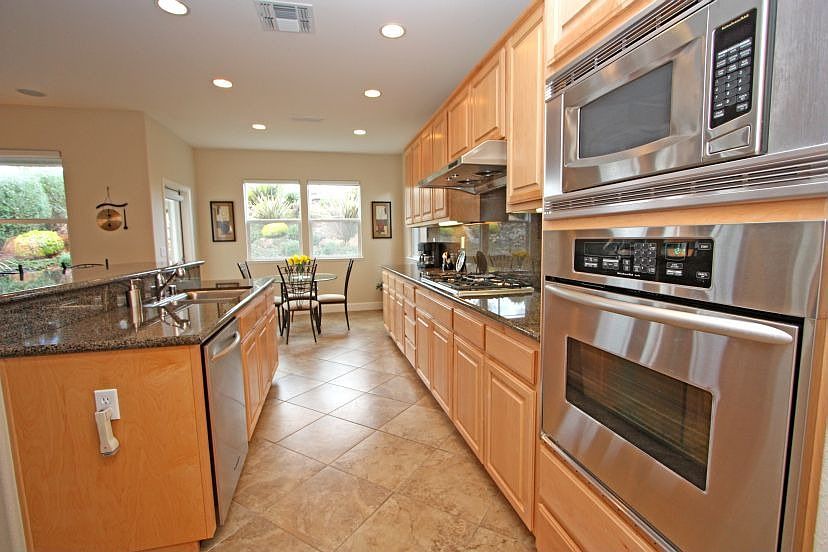 1st image of 120 Center Ct