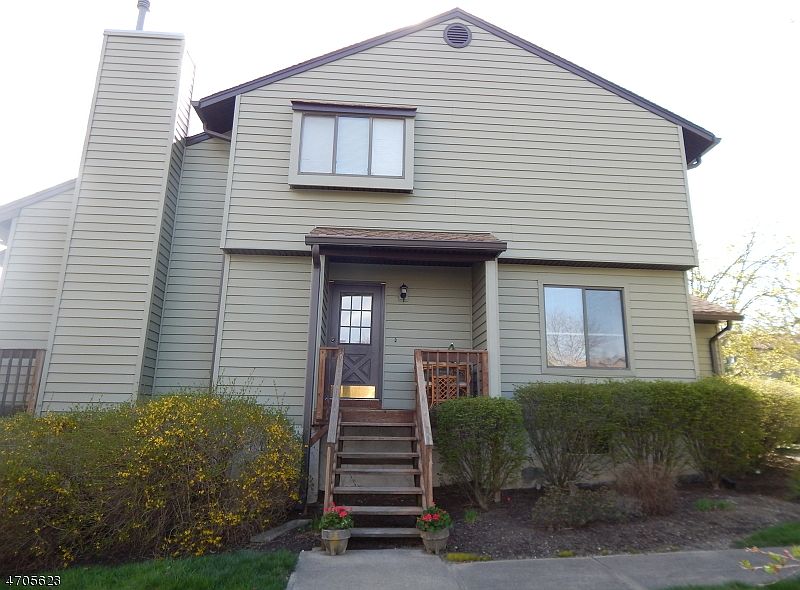 1st image of 15 Bluebird Ct