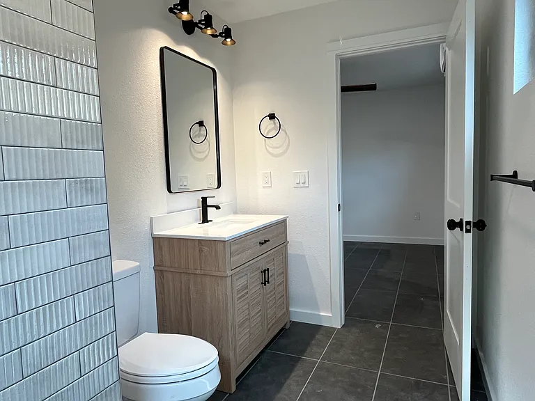 1301 E 3rd St #2 — Photo 12