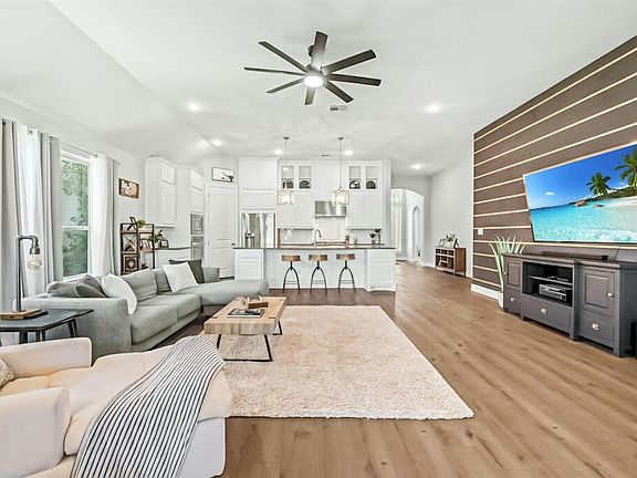 3rd image of 1820 Ficuzza Way