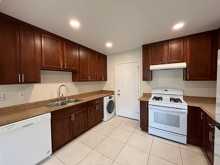 422 W Rosa Parks Rd #A — Photo 9