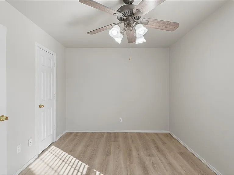 821 Benning — Photo 26