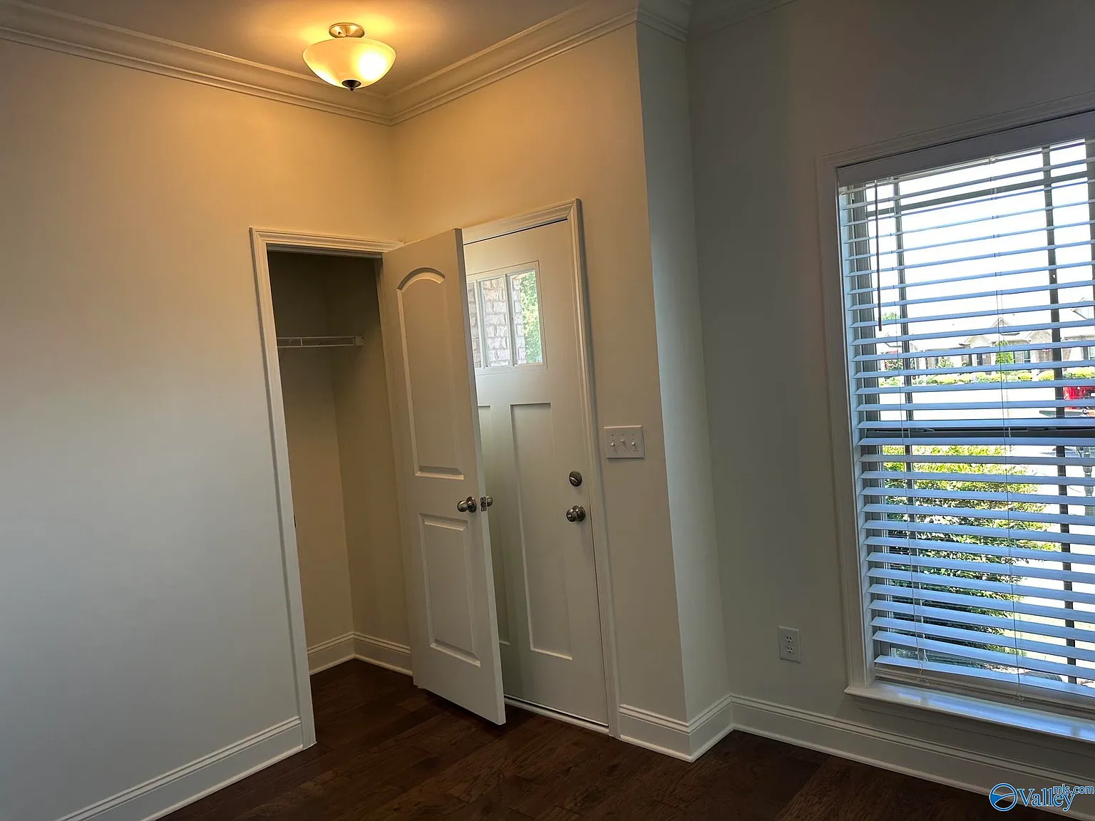 3 bed, 2.0 bath, 1568 sqft, $1,800 — Photo 2