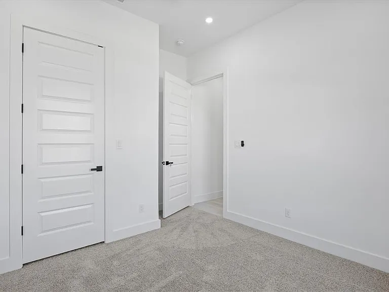 2057 Glenhollow Dr — Photo 15