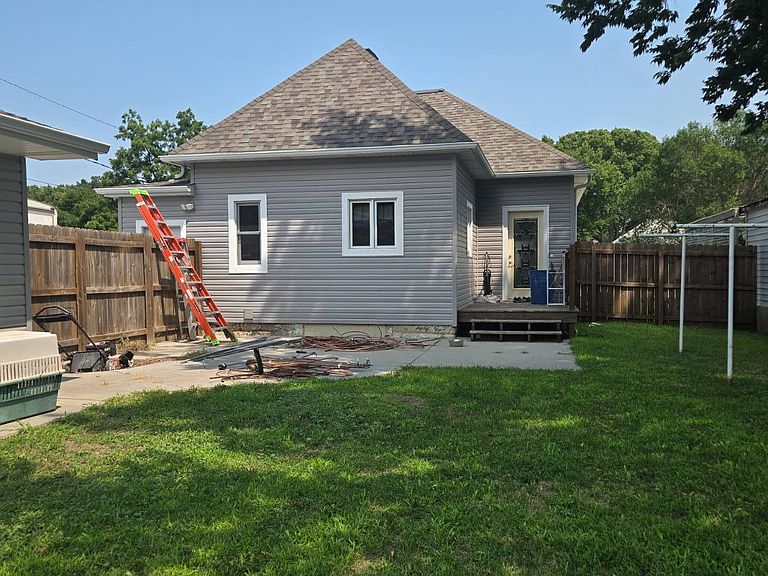 Listing photo 2