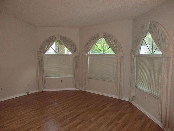 4th image of 1534 Mountain Lake Dr E