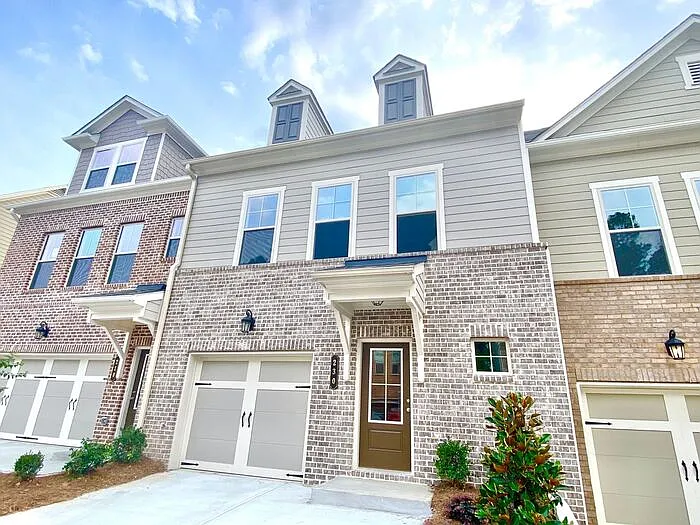 230 Mahone Dr — Photo 2