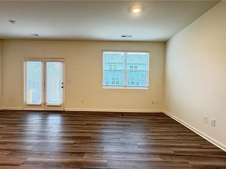 204 Fenchurch Way — Photo 5