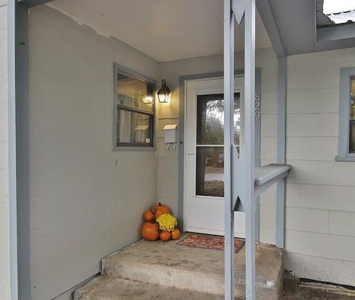 3rd image of 829 Palm St