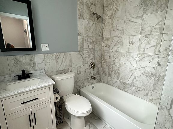 3rd image of 39 W Lincoln Ave APT 2