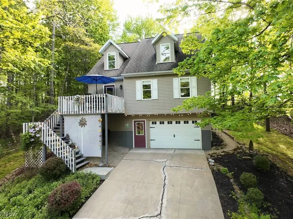 677 Floral Valley Dr E, Howard, OH 43028