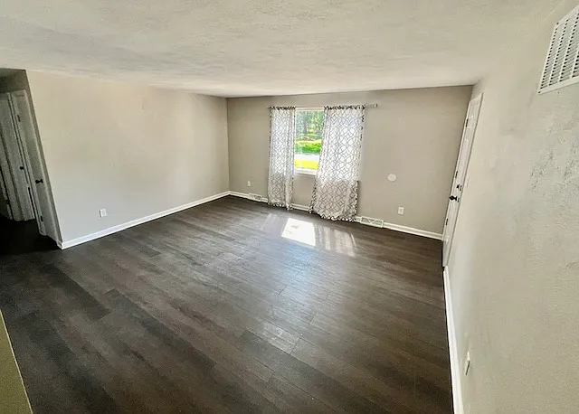 9332 N Cross St #1 — Photo 6