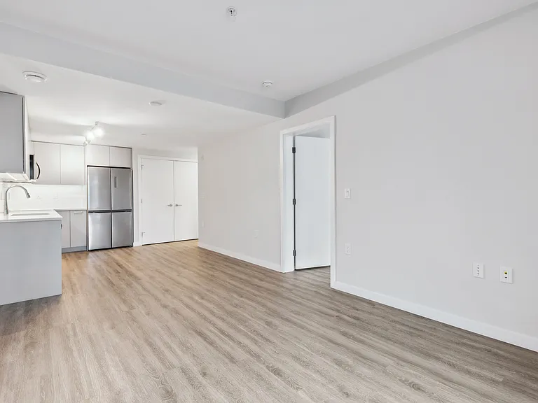 3435 Sawmill Cres — Photo 49