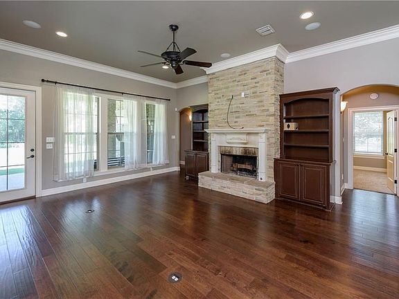 4th image of 7847 Oak Creek Trl