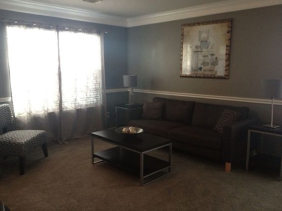 Formal living with crown mol