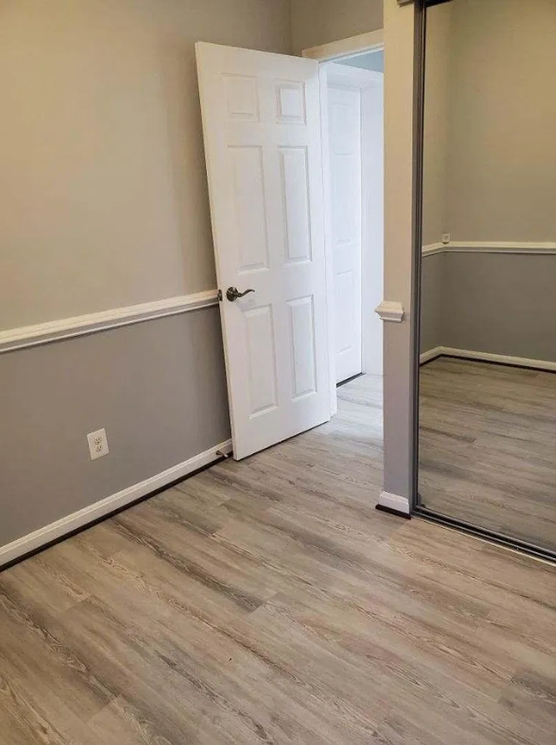 3247 Magnolia Ave $950 Available (Private Bath) — Photo 3