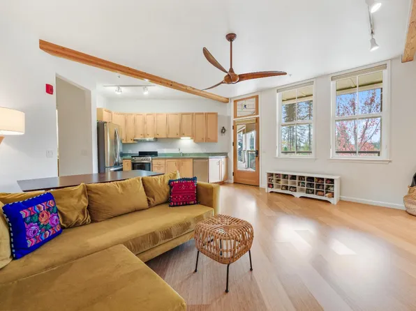 800 Freeman Ln APT 207, Grass Valley, CA 95949