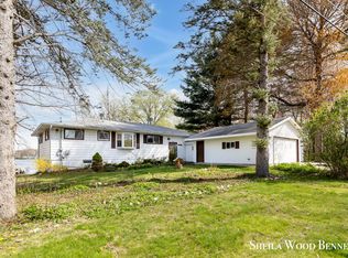 10321 Poplar Dr NE, Rockford, MI