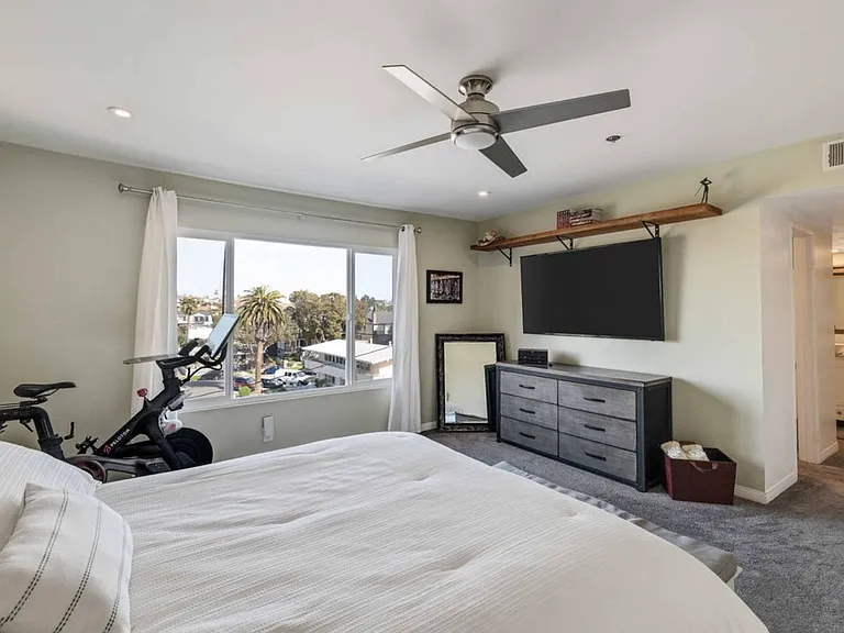 230 S Catalina Ave #301 — Photo 29
