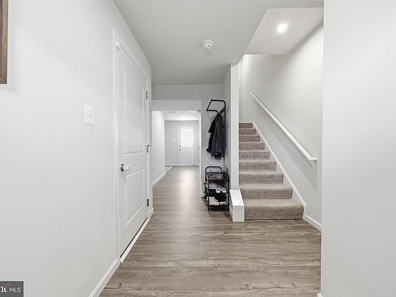 3rd image of 72 Snickers Ct