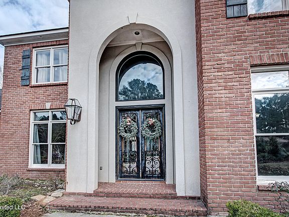 4th image of 340 Sherborne Pl