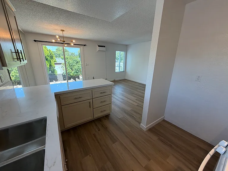1071 Bonita St #D — Photo 5