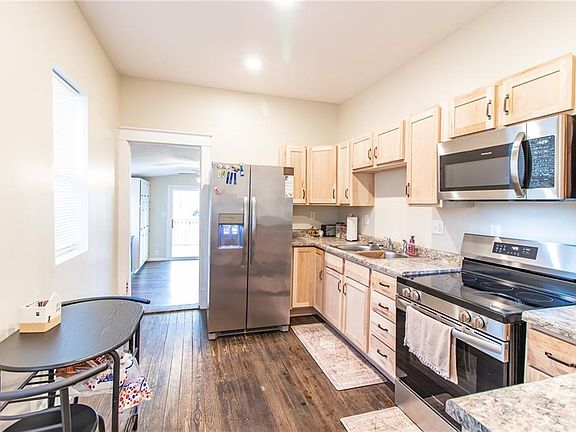 4th image of 306 W 5th St