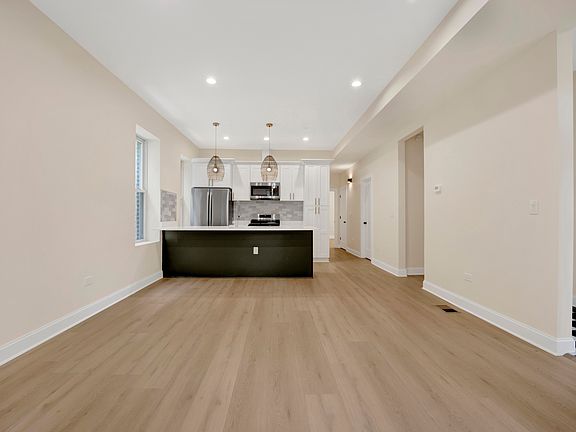 3rd image of 2021 W Shakespeare Ave APT 1