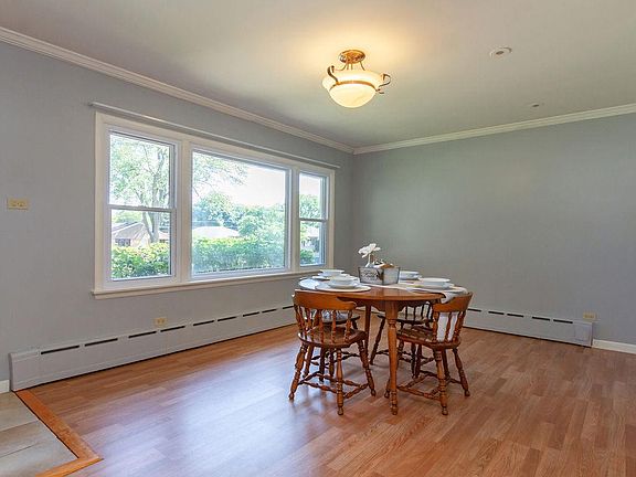 4th image of 125 W Granville Ave