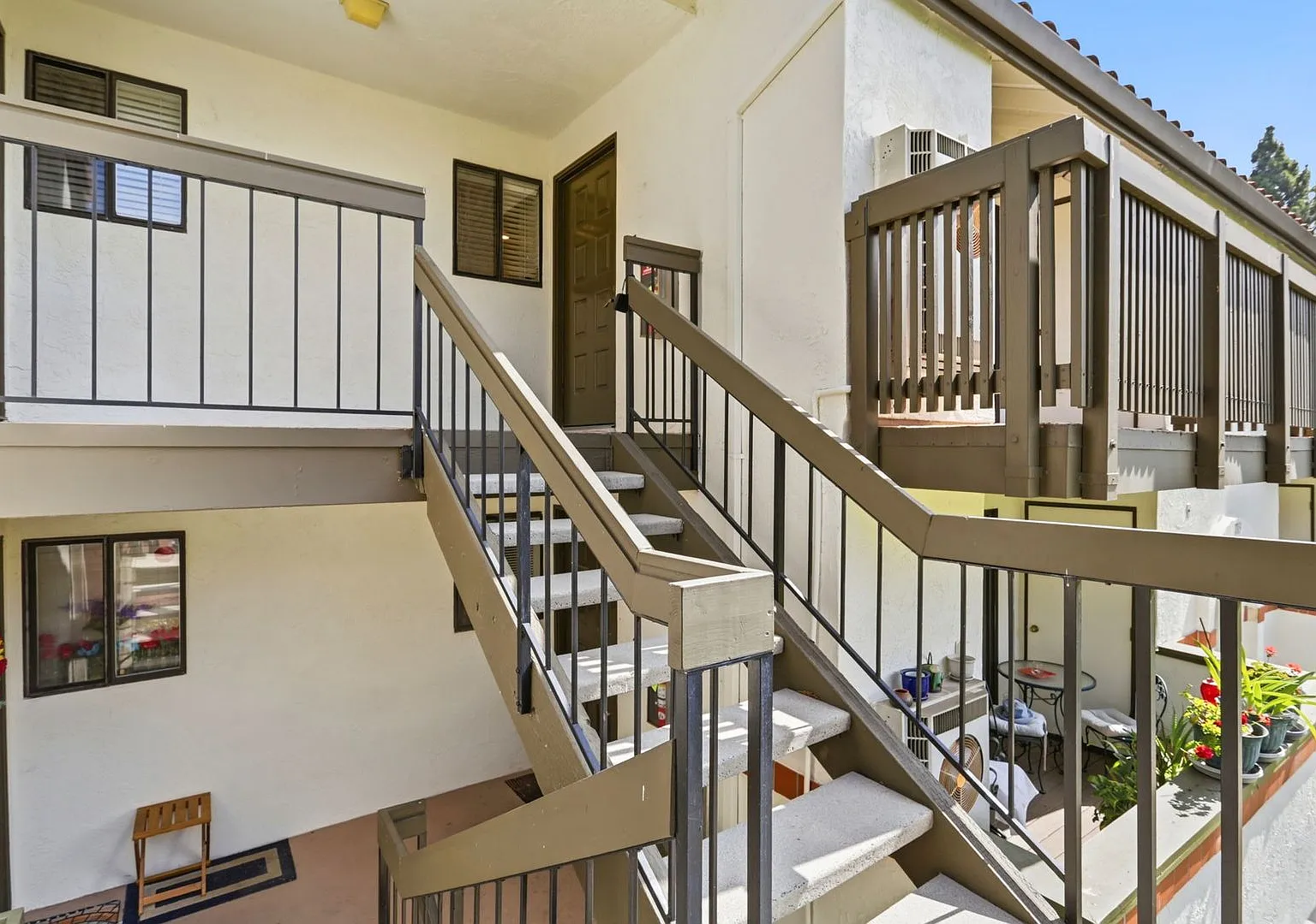 Wow! What a Great Home! Available Now! — Photo 3