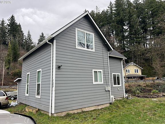4th image of 133 NW Alder St