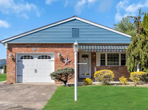 6 Oakham Court, Toms River, NJ 08757