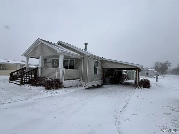 128 Lilac Ln, Arcade, NY 14009