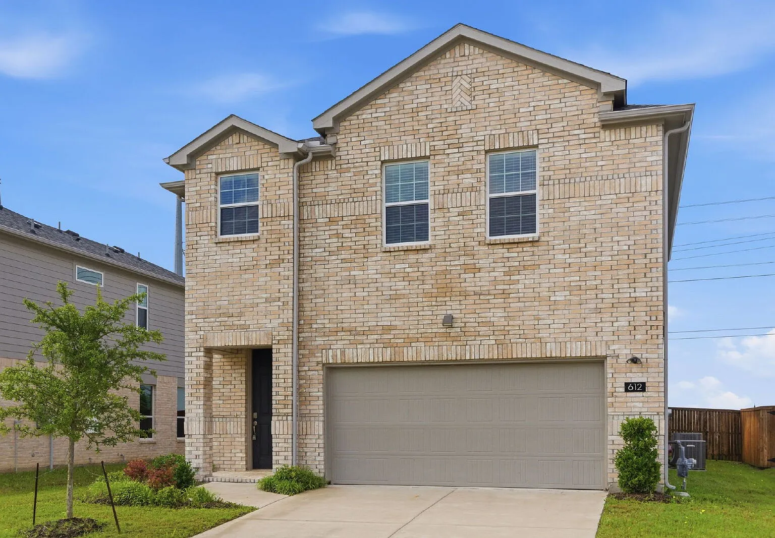 4 bed, 2.5 bath, 2271 sqft, $2,150 — Photo 2