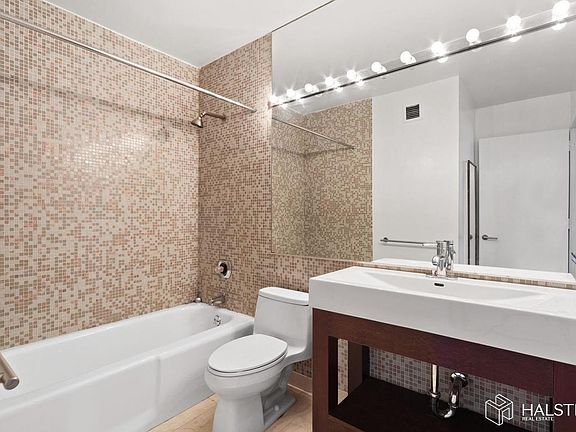 5th image of 245 E 93rd St APT 25B
