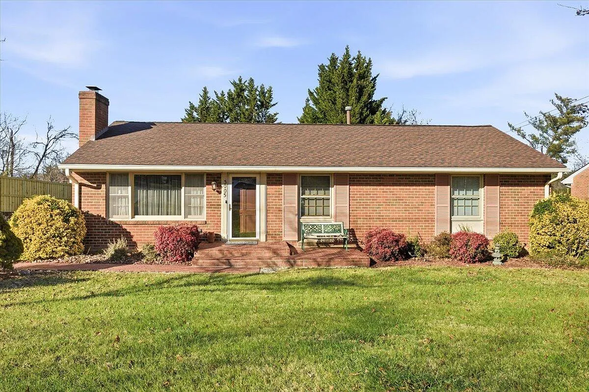 4 bed, 1.5 bath, 2150 sqft, $2,495 — Photo 1