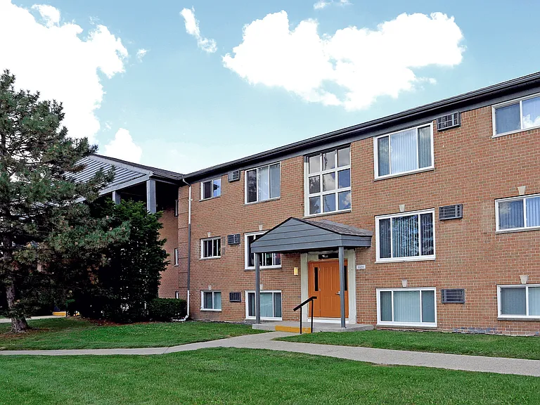 The Loop on Greenfield — Photo 10