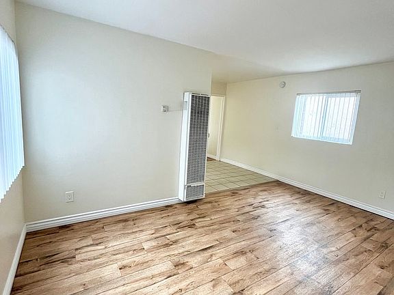 3rd image of 4438-44 Kansas St #44385