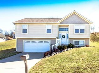 704 Sunset Ln, New Haven, MO 63068