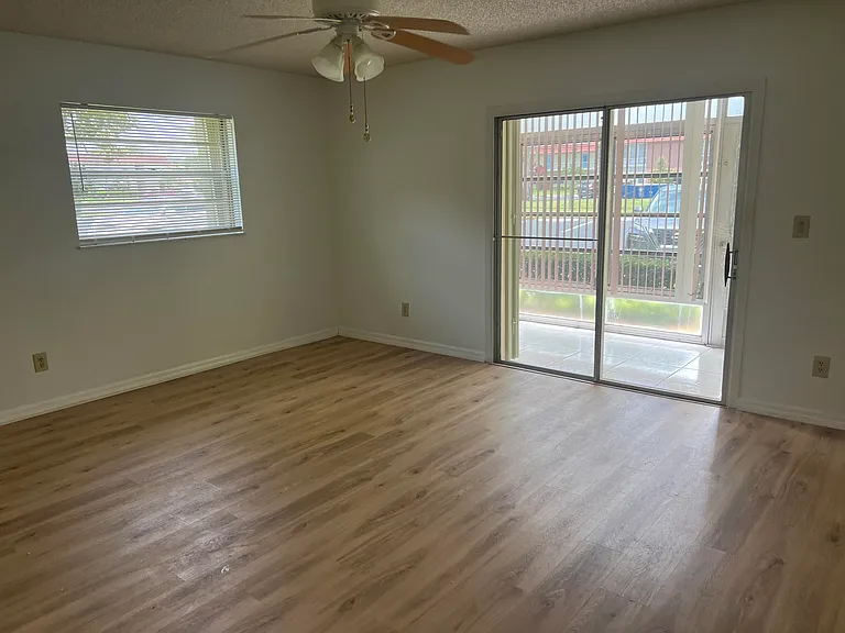 98 Spring Lake Dr #103 — Photo 8