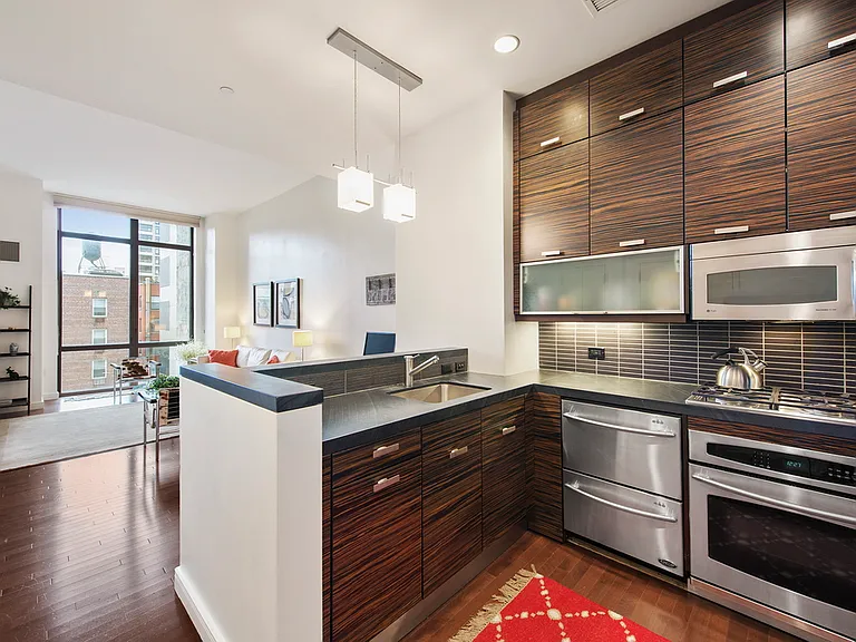 101 W 24th St #5B — Photo 3