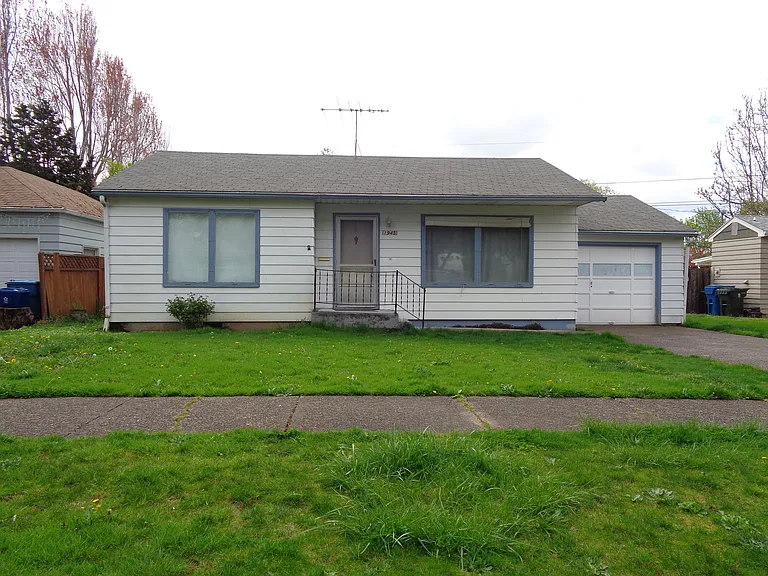 1945 23rd St NE — Photo 47