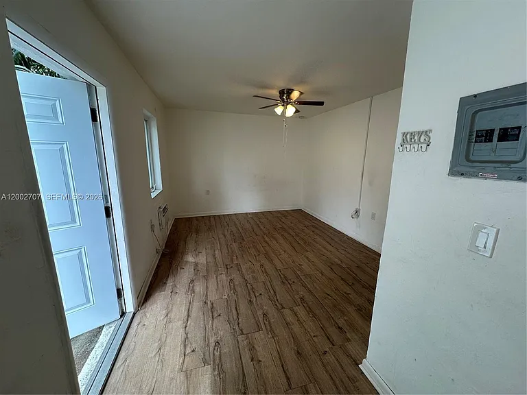 480 SW 10th St #8 — Photo 7