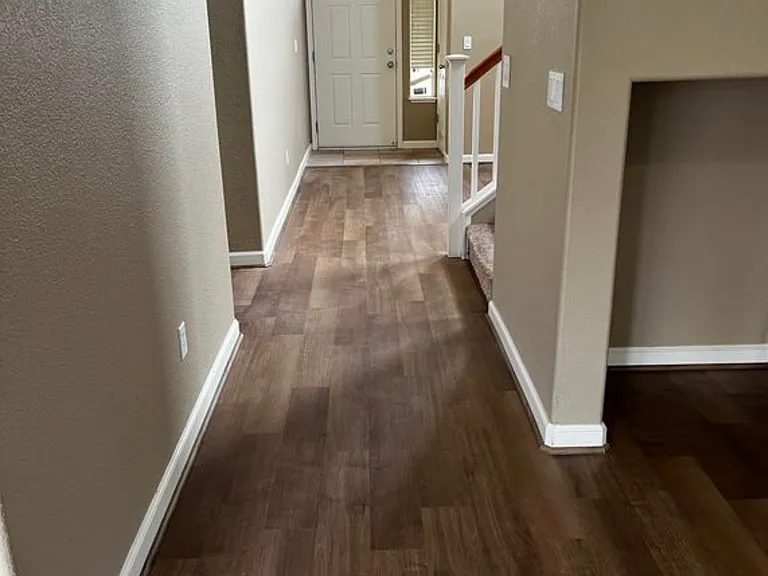 1020 Crown View Dr — Photo 3