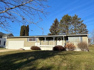 432 S Main St, Fall River, WI 53932