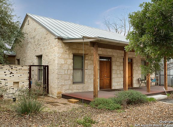2nd image of 210 Lavaca St