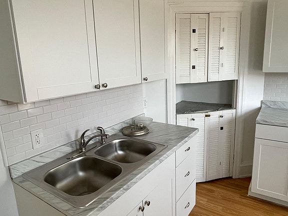 5th image of 320 Strode Ave APT 6