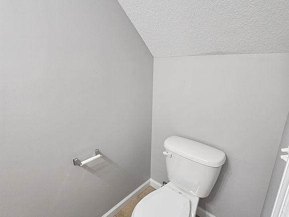 4th image of 15 Arbor Creek Dr