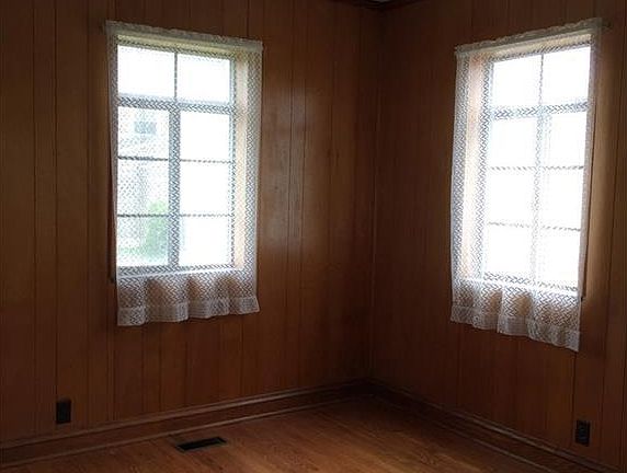 3rd image of 3322 W 5th Ave